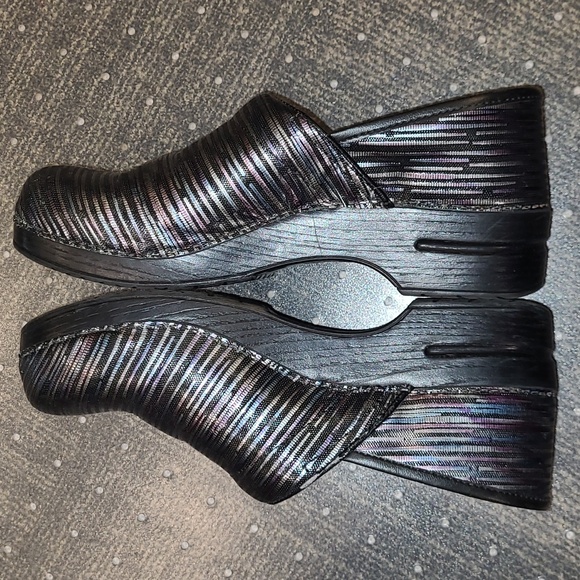 Pre-loved Size 43 dansko clog.  Pre-loved Size 43 dansko clog. - Picture 6 of 10